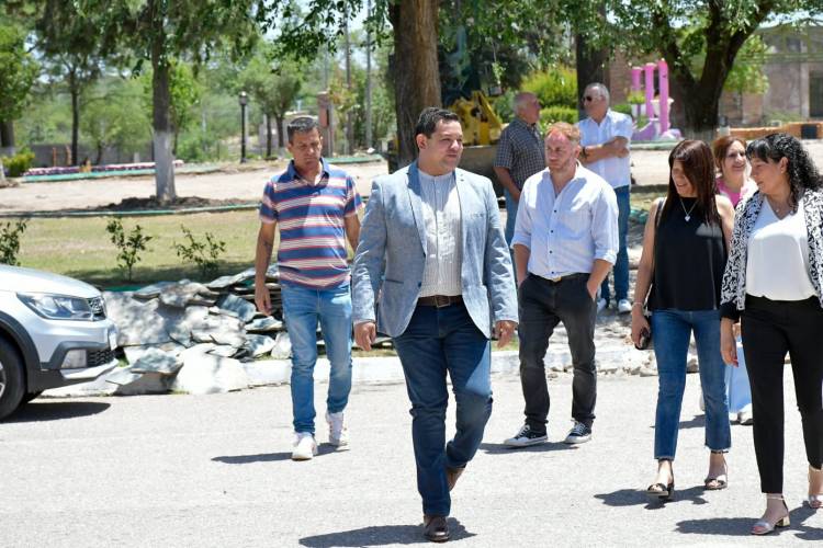 Becerra "Saladillo no va a desdoblar el pago de haberes de Diciembre y Enero