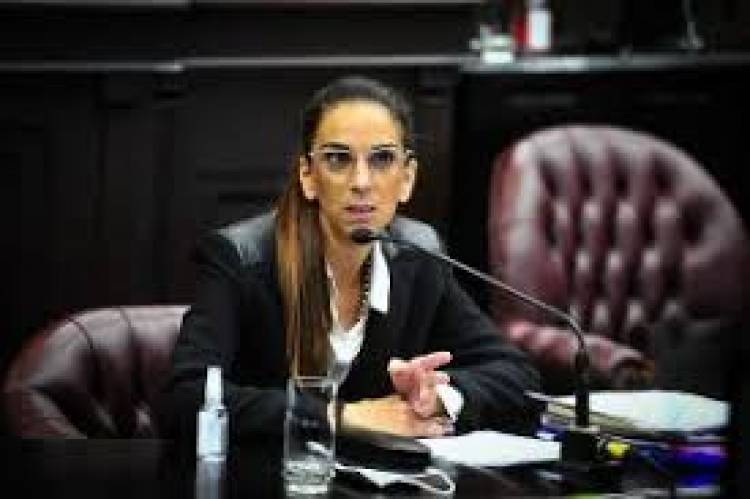 Chacur"le dije a Poggi que quedan 17 mil millones, pagando sueldos en diciembre.Y en enero vuelve a tener ingresos por 50 mil millones,Es muy malo endeudarse para gastos corrientes"Horcajo dejó claro lo que dejó "