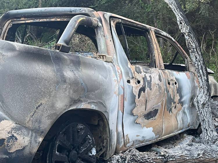 Violencia política mafiosa.Aparecio quemada la Camioneta del ex Intendente de Los Molles 