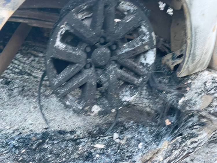 Violencia política mafiosa.Aparecio quemada la Camioneta del ex Intendente de Los Molles 