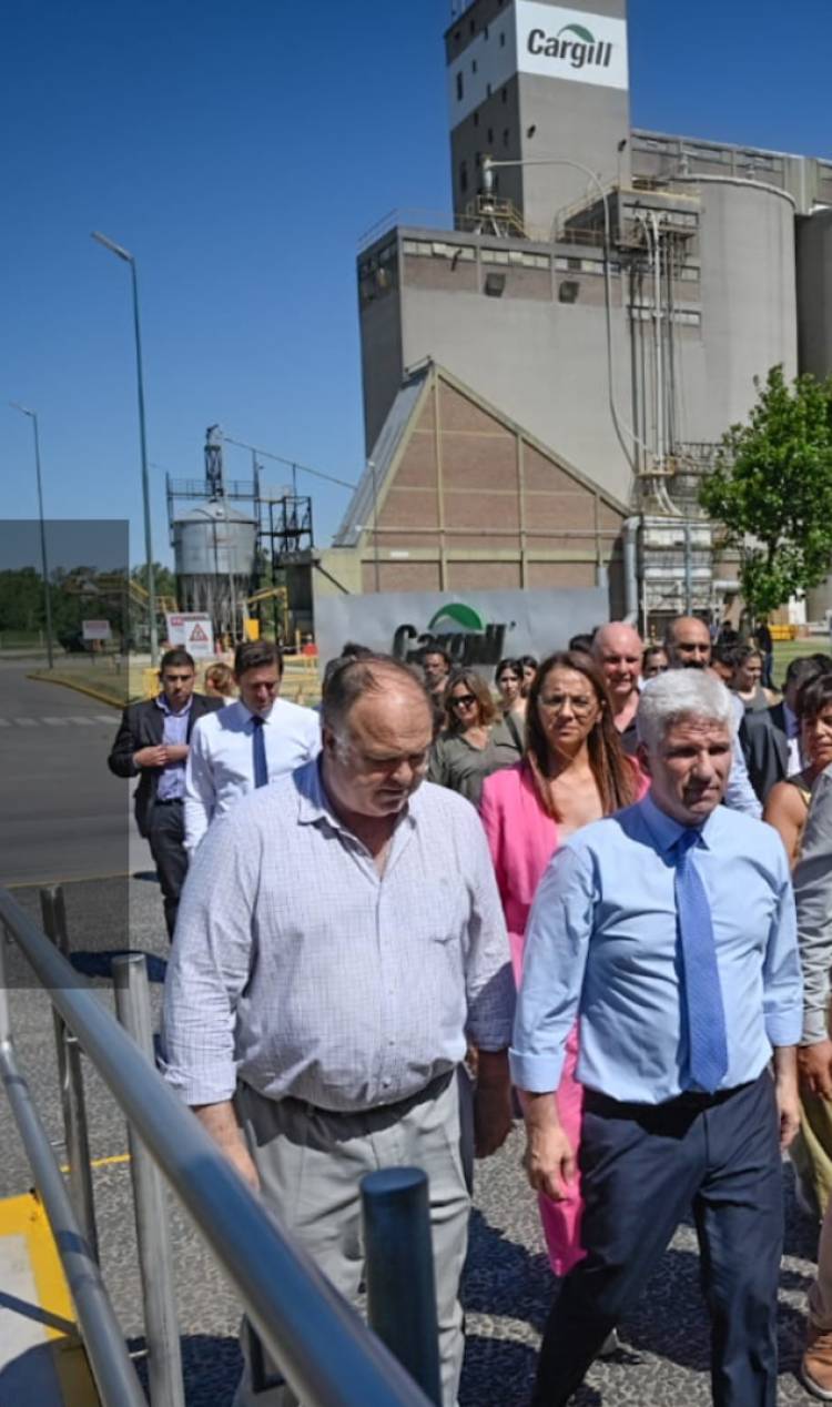 Bridger guía Turístico Industrial de Poggi que destruyó la ZAL en su gestión anterior.Fue creada por Alberto. Hoy se pasearon por Cargill. Falló el cebador de mate.No se ha conseguido una sola inversión.Funciona con lo que venía.