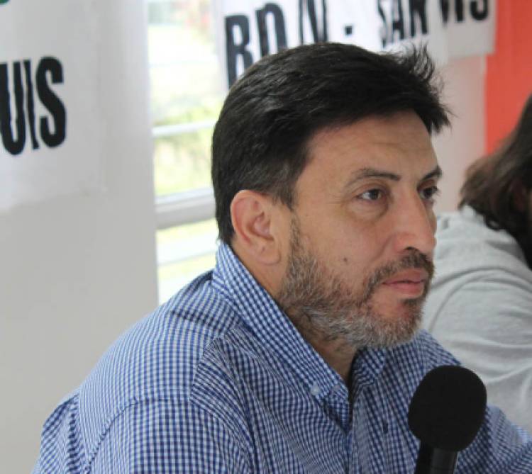Poggi dice burradas desde el desconocimiento.Que se asesore, pero le gusta que la gente gane miserias .Recibe a su amigos Cordobeses como él y no a los Trabajadores".Dura repuesta del Aceitero Domínguez al Gobernador