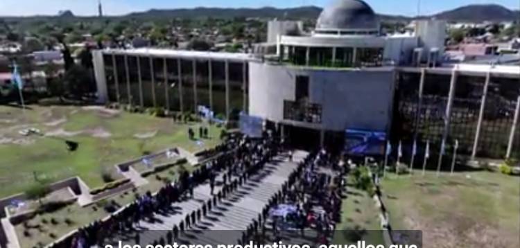 Poggi dice que eliminó los Gastos Reservados, pero no los derogó.Puesta en Escena  ridícula.