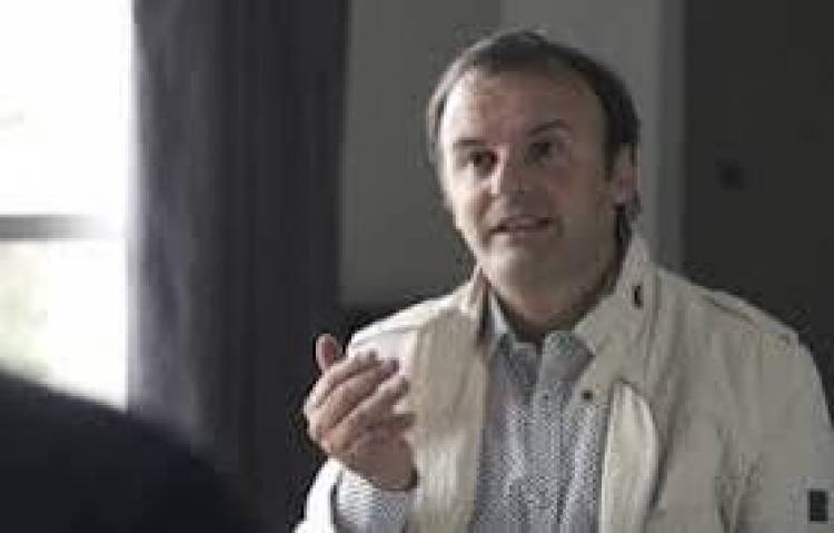 Guerra total entre Gobierno y Rodolfo Negri.Pretenden sanciones por que dicen que no declaró una muerte por Dengue.. La Ley dice que es el médico o el laboratorista el que debe hacerlo. Otra burrada de Salud Pública.Desacreditar la Clínica por política, una vergüenza.