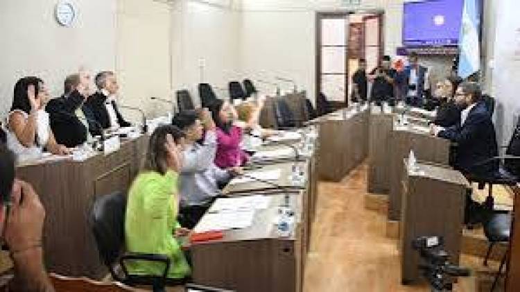 Concejo Deliberante San Luis.El PJ no se ablanda frente a la torpeza de la conducción del Concejo . Increíble que la mayoría con el alquiler de Sánchez, acuse de desestabilizador a la minoría.