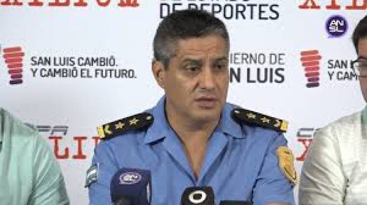 Seguridad "flojitos los móviles latitas y solo 40 Gendarmes es un montaje,  según el  ex Comisario Funes 