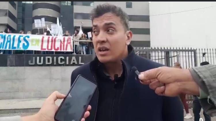 Judiciales siguen con el quite de colaboración.Levantaron el paro en las Fiscalías y Defensorías.El bono del STJ sería éste mes de 150 mil .La lucha sigue, dicen en el SIJUPU  hasta que actualize Poggi las partidas presupuestarias 