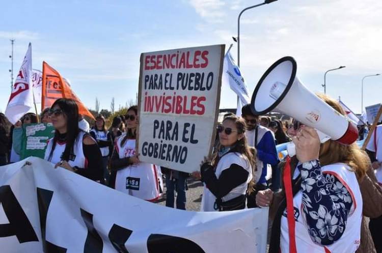 Fuerte rechazo al desbloqueo de título en Carrera Sanitaria , que ya no tendrá sentido, precarizando todo, según APTS.No escuchan a quienes deben escuchar 
