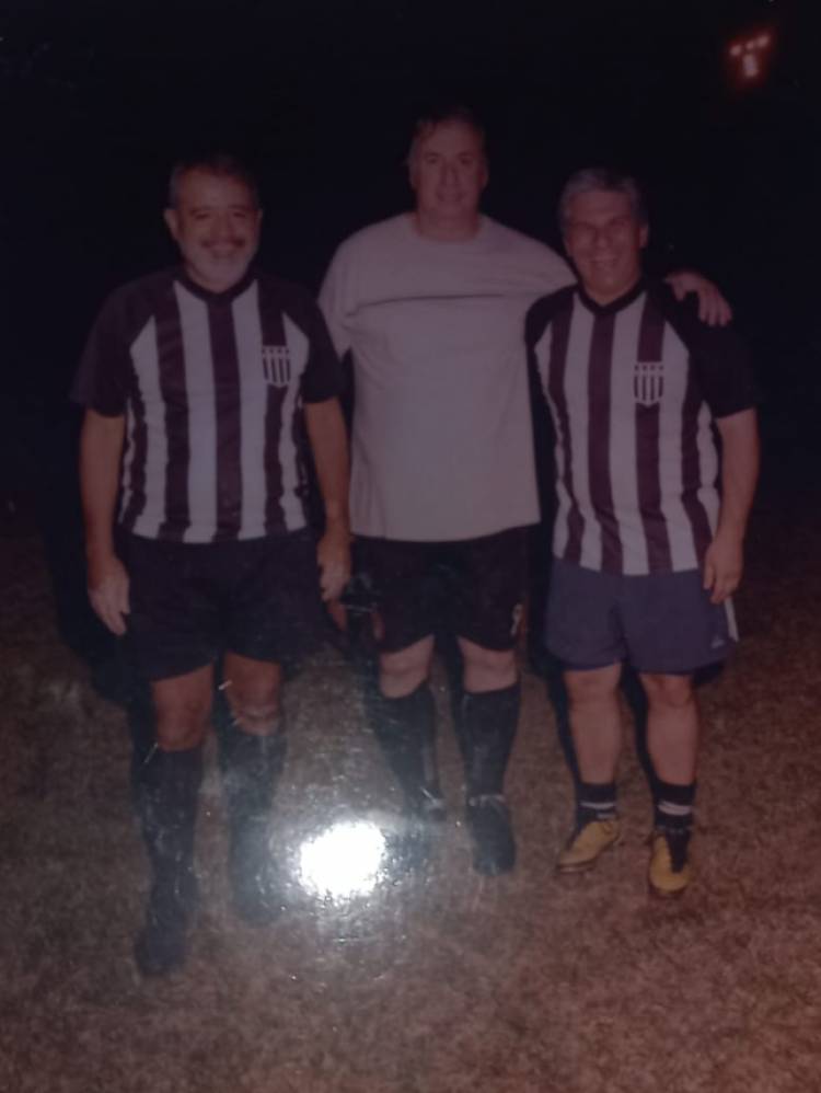 Demarchi "él indiscutible del fútbol.Reelecto por 22 a 0.Hizo grande una liguita que es Liga en serio.La estupidez de Favio Ávila de ir contra el fútbol en nombre de Poggi.Apabullador
