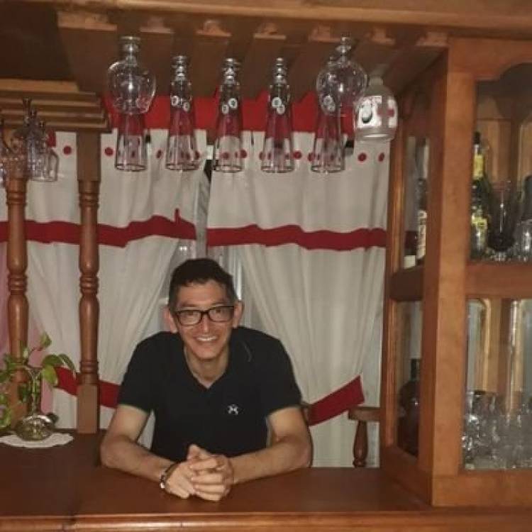 Masci quiere echar al periodista Hernán Orozco porque se abrazó con Rodríguez SAA.Censura y persecución.Linchan a Lindow porque lo contrató , que está desafiante.