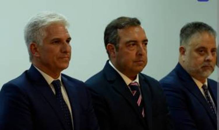 Pidieron una pericia para el perfil del Ministro VERGES por violencia .El hostigamiento interno por parte del abogado del Ministerio que representa al Ministro .Otra vergüenza.La Secretaria de la mujer brilla por su ausencia 