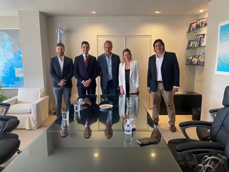 Rigau pegó un portazo con recriminación es a la falta de recursos  al Turismo  y las torpezas propias Poggi dice que lo hechó por inúti.Hay especulaciones que se iría con MILEI, si Cacace se suma al Gobierno Nacional 