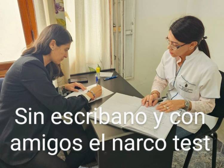 El pueblo no debería pagar el narco test.Deberian pagarlo los funcionarios.Es ridículo que lo paguen los contribuyentes frente a las sospechas .Cinismo e Hipocresía .Se consideran sospechados de ser adictos .
