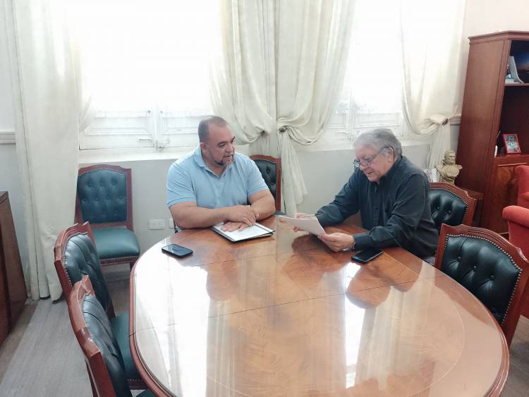 Acuerdo Municipio - Municipales. Confirman bono de 350 mil y blanqueo  de 50 mil .Habrá caja navideña.