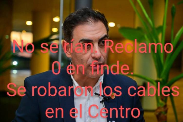 Insólito: Hissa denuncia que se robaron los cables y no anda el 147.. Teléfono para Sosa. No pega una. Reclamos 0 logrará por su desastre , por lo menos, dijo Andrés Russo, como ironía.Los hizo cortar él para que no lo puteen, dijo otro Peronista.
