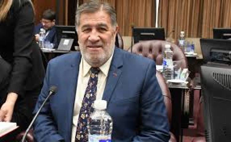 Choque de Leyes que es un escándalo por favores con Cementos Avellaneda.El empleado se quedó para llenarle la pileta y la ART no lo cubriría.Brindis excesivos ??