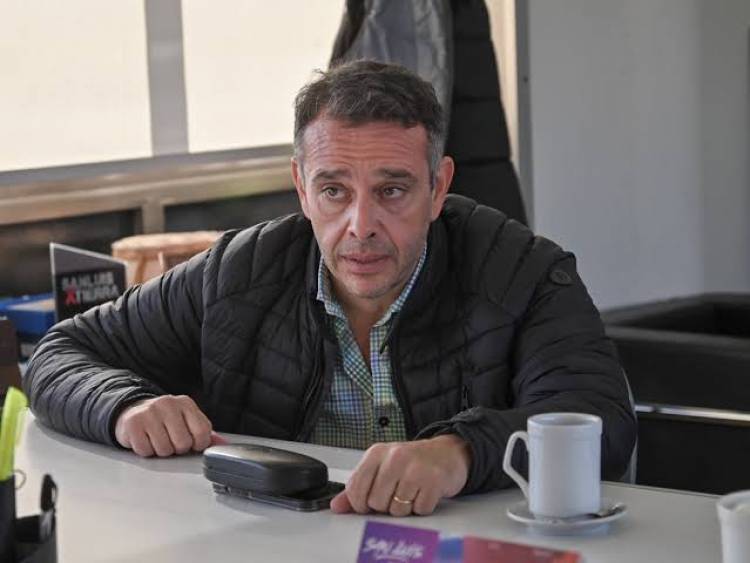 Concarán: Marcelo Gil tiene un 67 por ciento de imagen positiva. Se puso la camiseta del pueblo. Firmó por más pavimento donde la mitad son fondos propios 