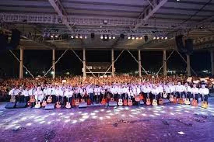 Las 100 Guitarras. Walter Aguilar, él creador no reconocido?Trigo era su funcionaria . Poco creíble que haya actuado de manera unilateral . Memoria Selectiva.