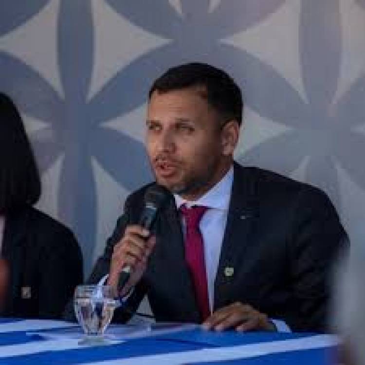 Potrero : una elección pendiente.Que conviene ? Pegarla a la Nacional o sola. Gómez tiene gestión y mira encuestas . 