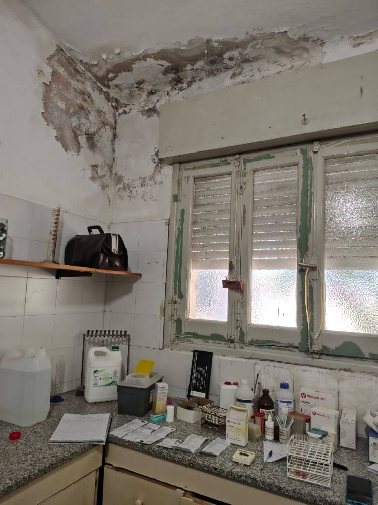 Arizona : Un médico Pampeano recorrió él Hospital local abandonado hace un año y medio. Sino vienen a  La Pampa se mueren, dijo ..
