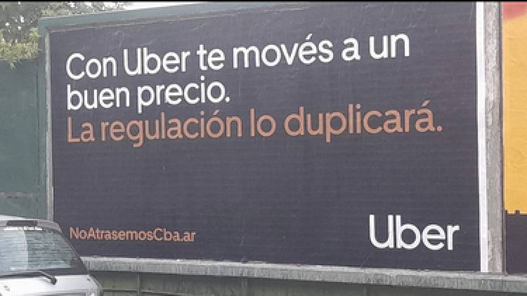 Uber en Villa Mercedes. Las dificultades para parar la app, a pesar de que institucionalmente y los taxistas la rechazan. San Luis, algunos están inscriptos como taxi Uber y otros en app propia .