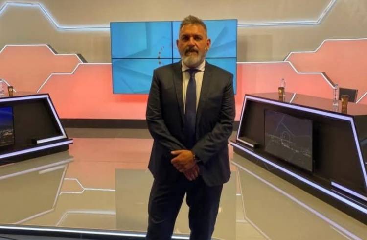 Poggi es una mentira.No se puede garantizar Educación (190) dias, con maestros que no llegan a fin de mes . Una vergüenza. Están pensando en las deudas y en comer para sobrevivir .