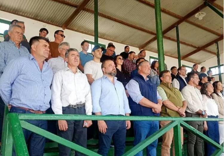 Es lamentable que él Gobernador no le dé la cara para venir a la Rural . Entretelones la bronca 