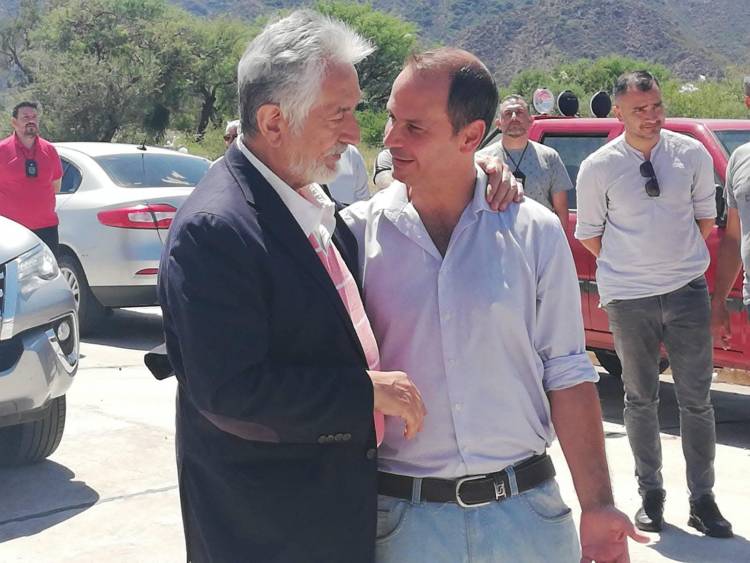 La falta de memoria de Olivero que se cree refundador .Dice que la Reforma es para mejorar la Institucionalidad de San Luis .Cual? La de transfuguismos ? La foto en un Cabildo que odian .