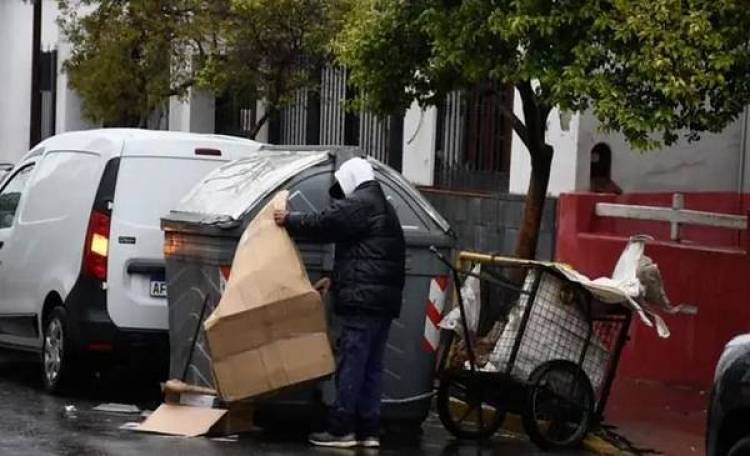 La Industria de San Luis perdió él 11,3 de empleo en ésta gestión de Gobierno, según él INDEC y él SIPA.Indumentaria San Luis es la última caída que sube ésta estadística . Caída sin contención alguna de la Provincia .La pobreza escala mientras tanto .